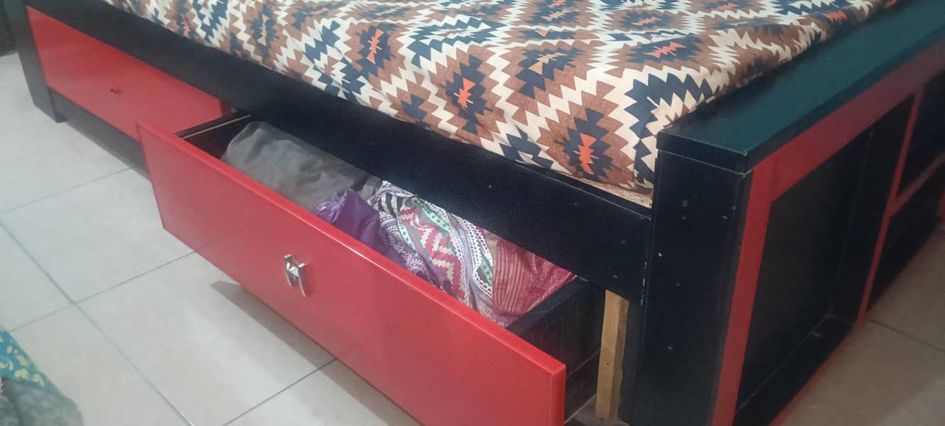 Single bed with two draws 2