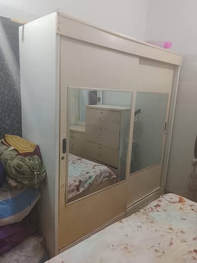 Bedroom set for sale in good condition