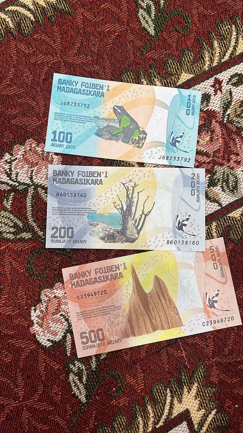 Currency notes 4