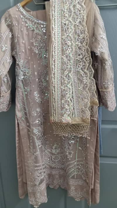 very beautiful dress worn only once in good condition