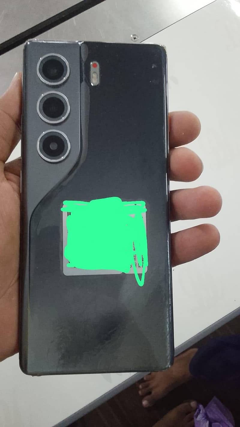 Tecno CAMON 40 Pro 1