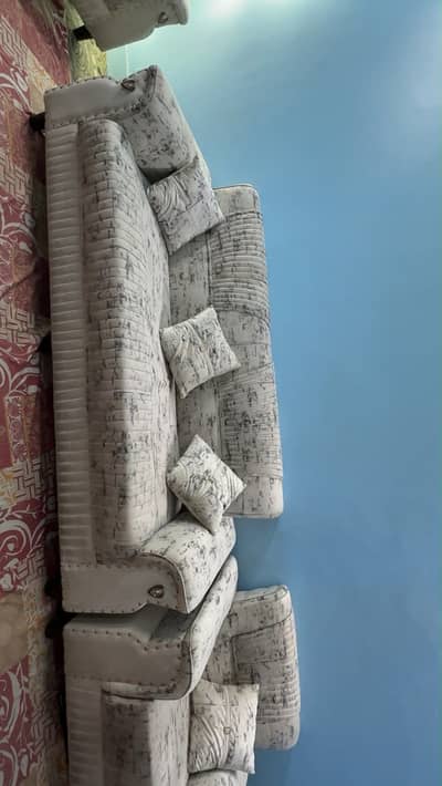 Sofa set 7 seater used like new urgent need cash