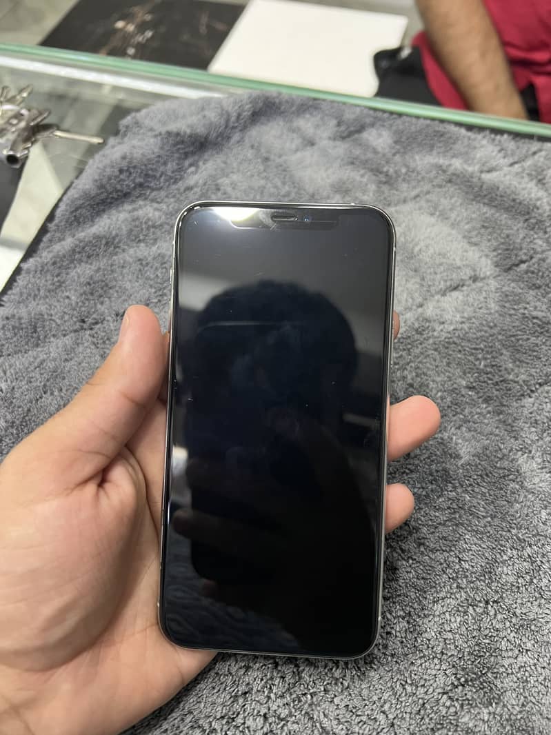 Apple iPhone 11 Pro 1