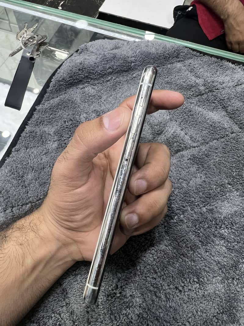 Apple iPhone 11 Pro 2