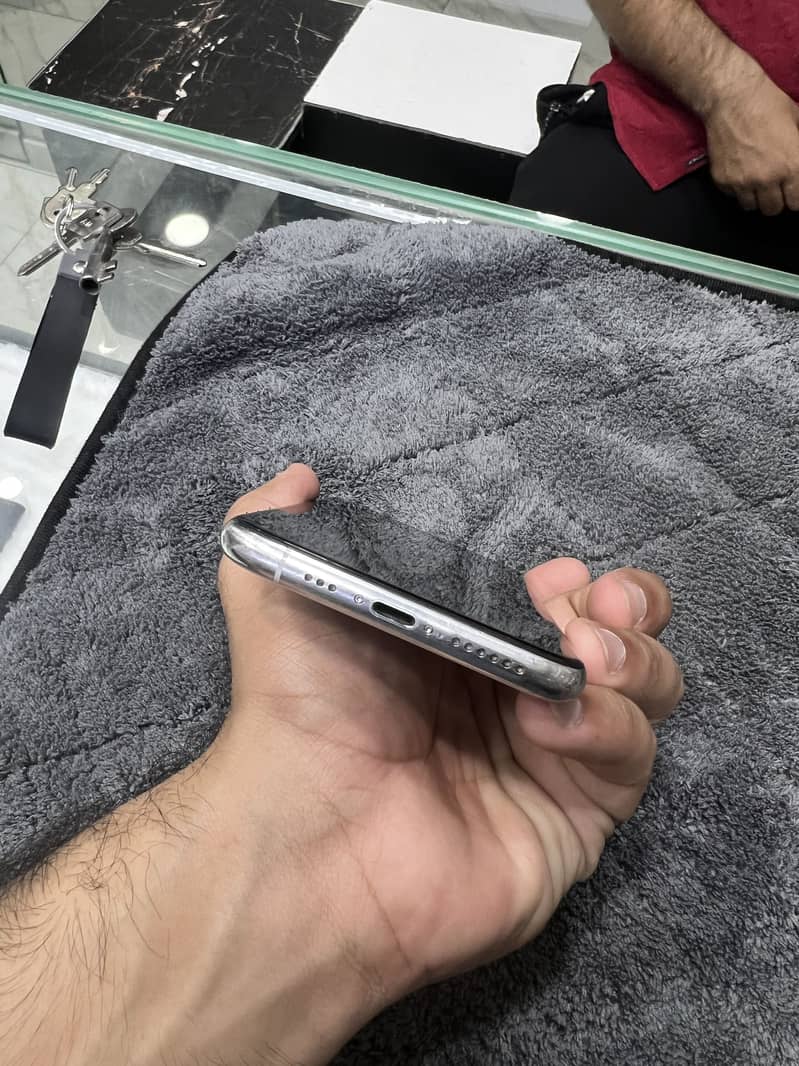 Apple iPhone 11 Pro 3