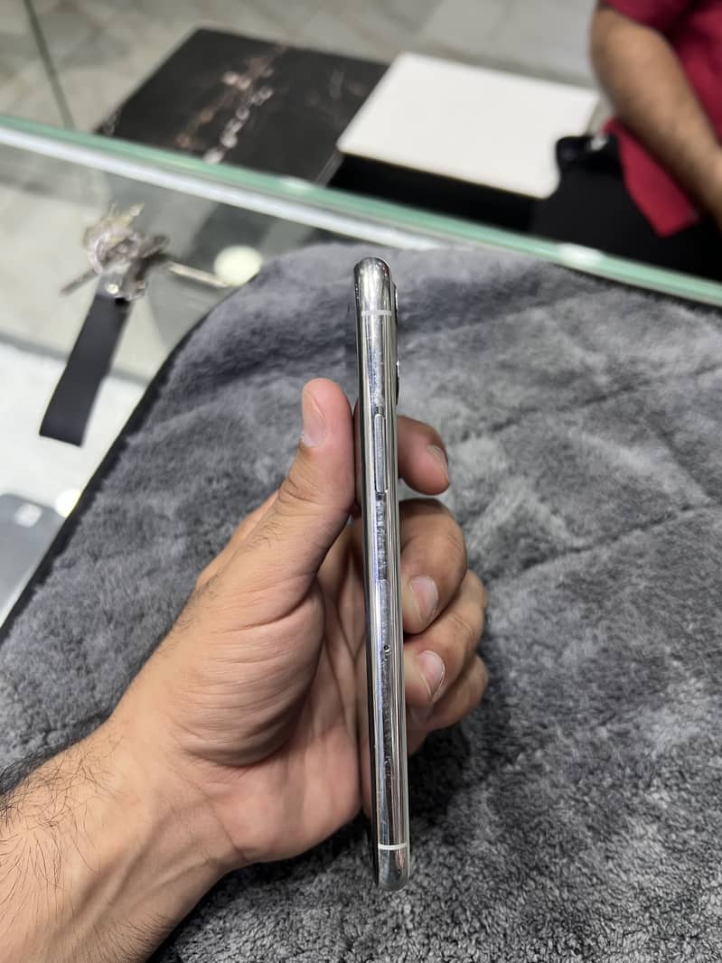 Apple iPhone 11 Pro 5