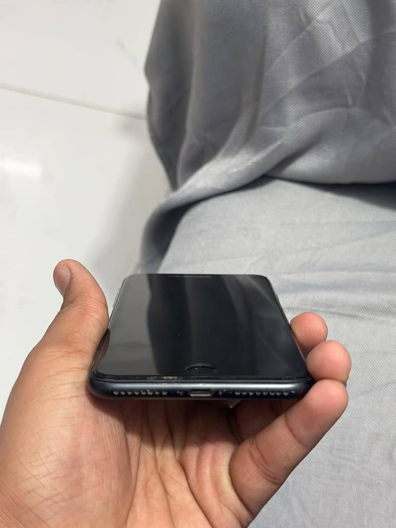 Apple iPhone 7 Plus 2