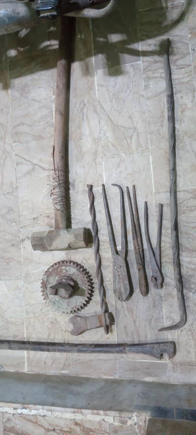 iron cutting tools for shuttering