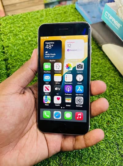 Apple iPhone SE