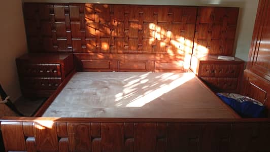 Seater Sheesham Wood Bed Set with Dressing & Side Tables