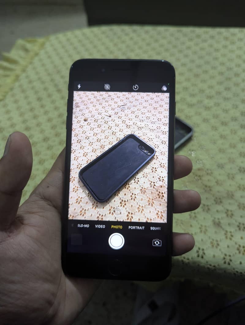 Apple iPhone 8 Plus 4