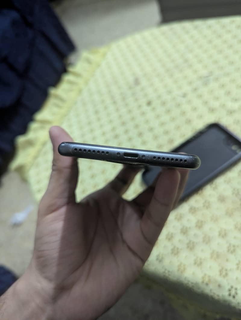 Apple iPhone 8 Plus 11