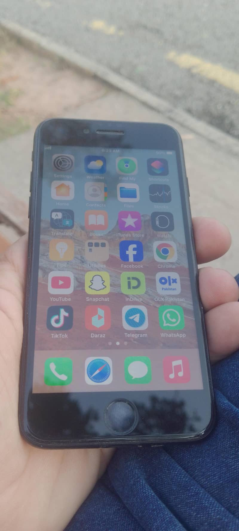 Apple iPhone 7 0
