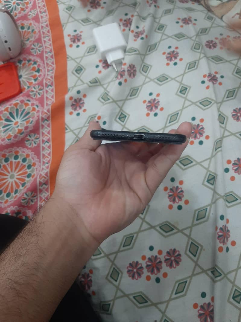 Apple iPhone 7 Plus 5