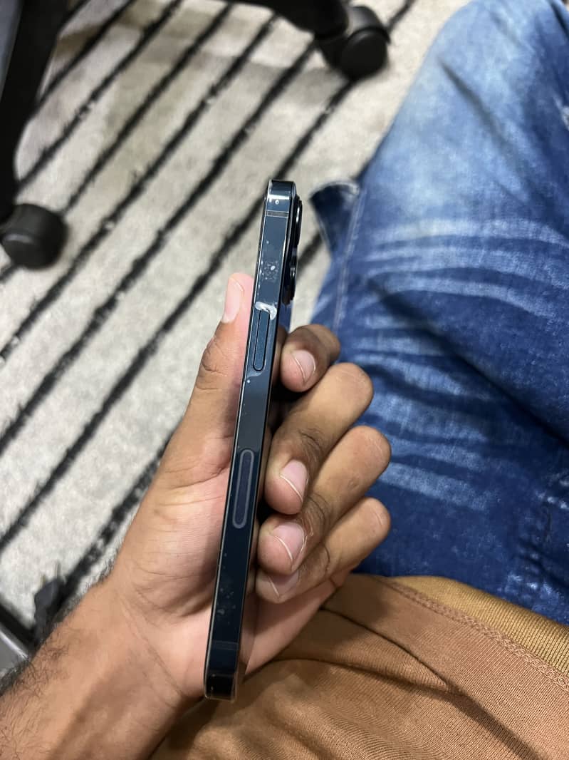 Apple iPhone 13 3