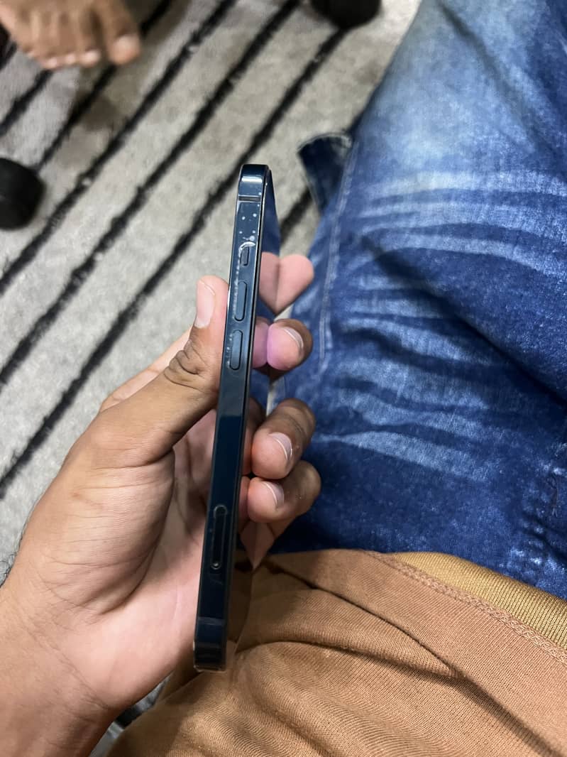Apple iPhone 13 4