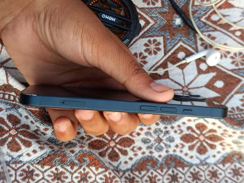 Apple iPhone 13 2