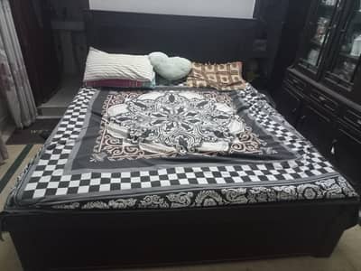 BED SET WITH MATTRESS, TWO SIDE TABLES AND DRESSING TABLE FORESALE