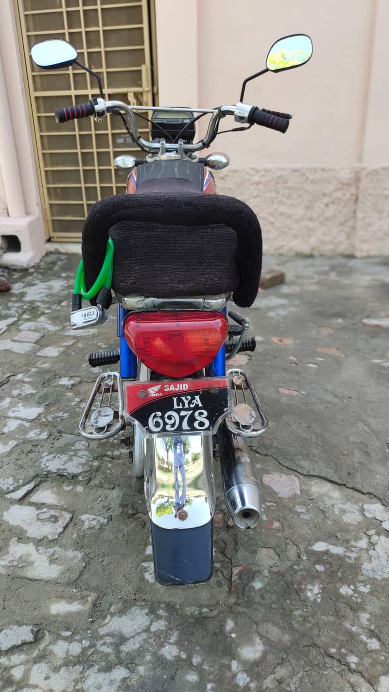 CD 70 2005 5