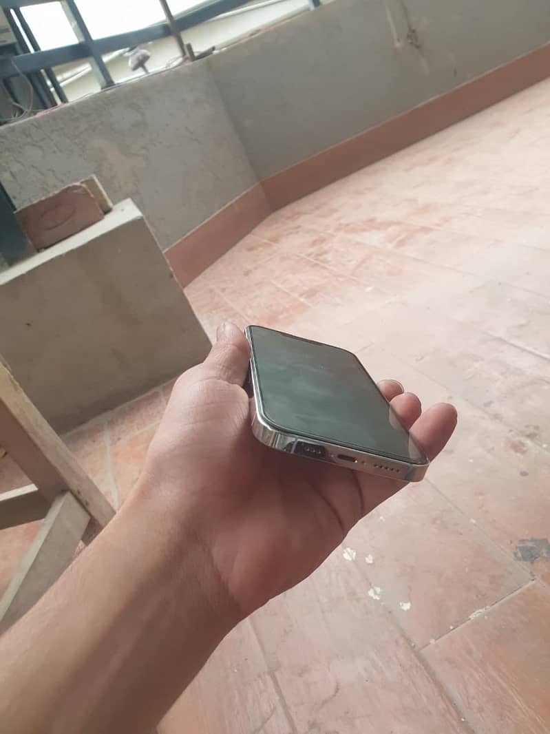 Apple iPhone 13 Pro 3