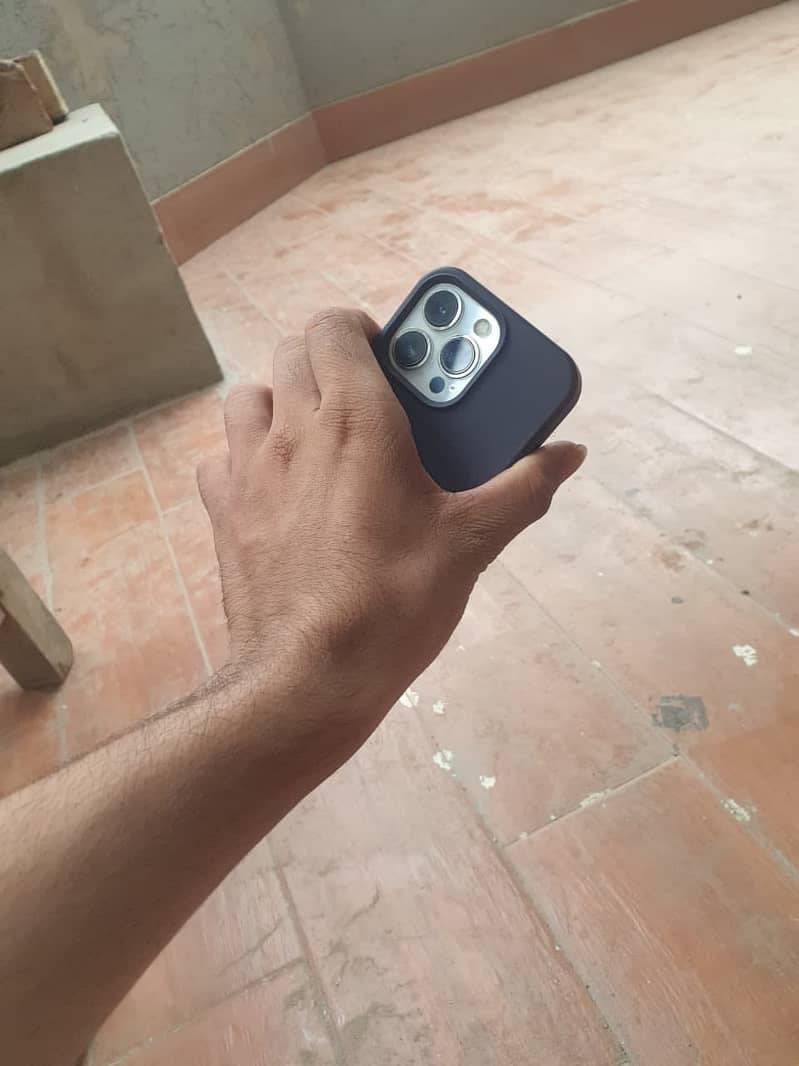 Apple iPhone 13 Pro 4