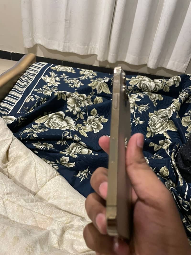 iPhone 12pro max 4