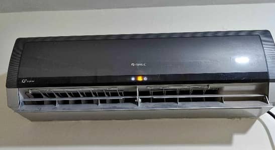Gree 1 Ton inverter ac dc for sale my whatsapp 0327=31=58=428