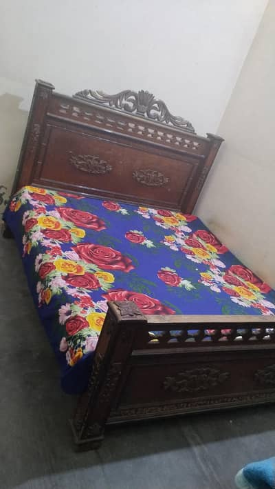 double bed good conditon and dreesing looking merrior