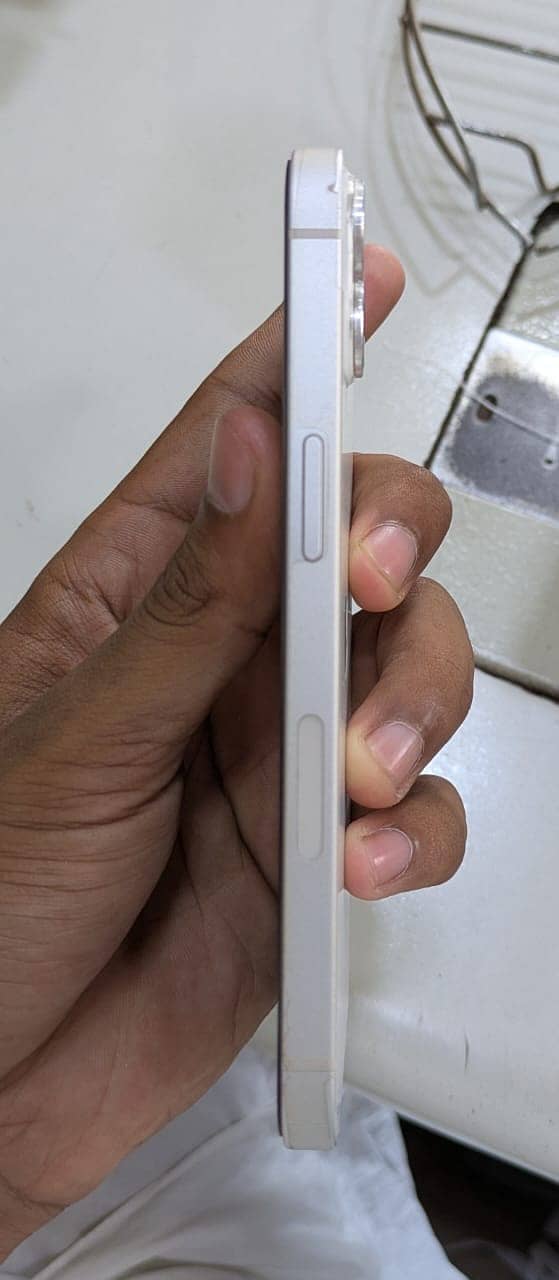 Apple iPhone 13 1