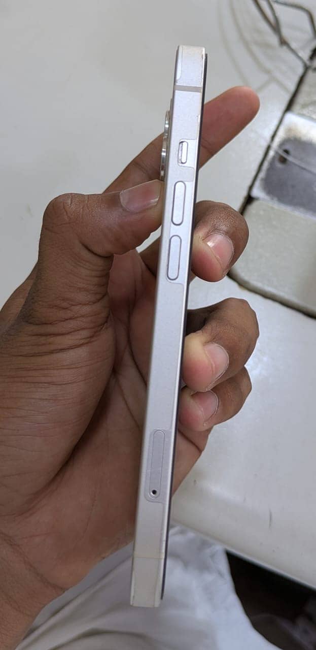 Apple iPhone 13 2