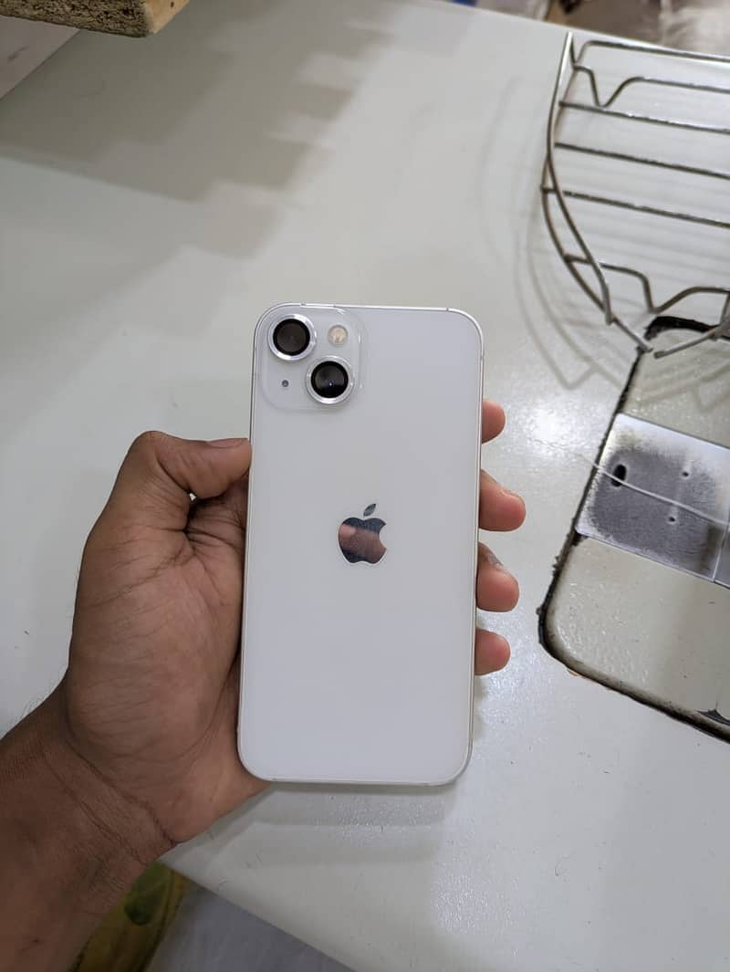 Apple iPhone 13 5