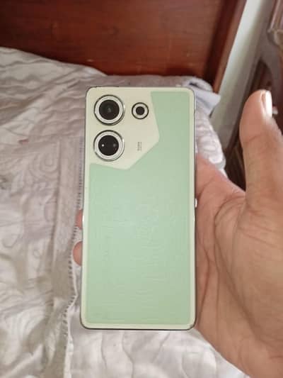 Tecno CAMON 20 8+8 255 decent camera