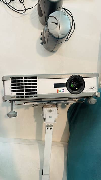 Mitsubishi projector XL4U