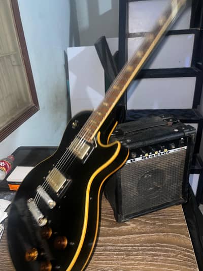Les paul shape guitar