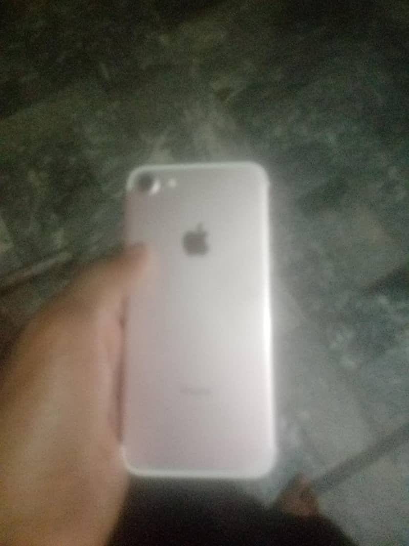 Apple iPhone 7 0