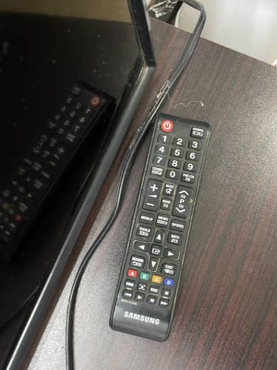 Samsung 32 inch led. Slightly used. Price very slight negotiable