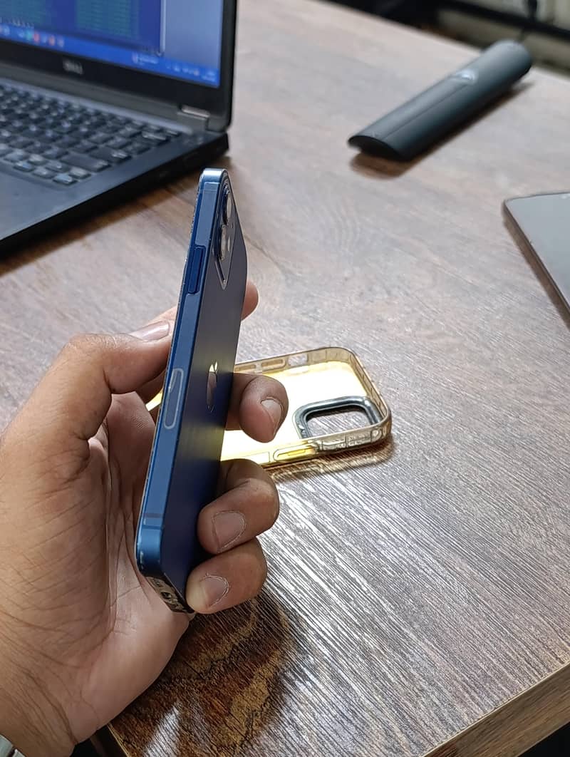 Apple iPhone 12 2