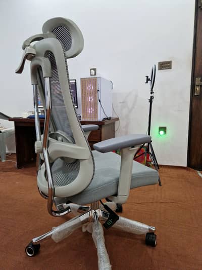 **Ergonomic Mesh Office Chair – Like New, Barely Used**