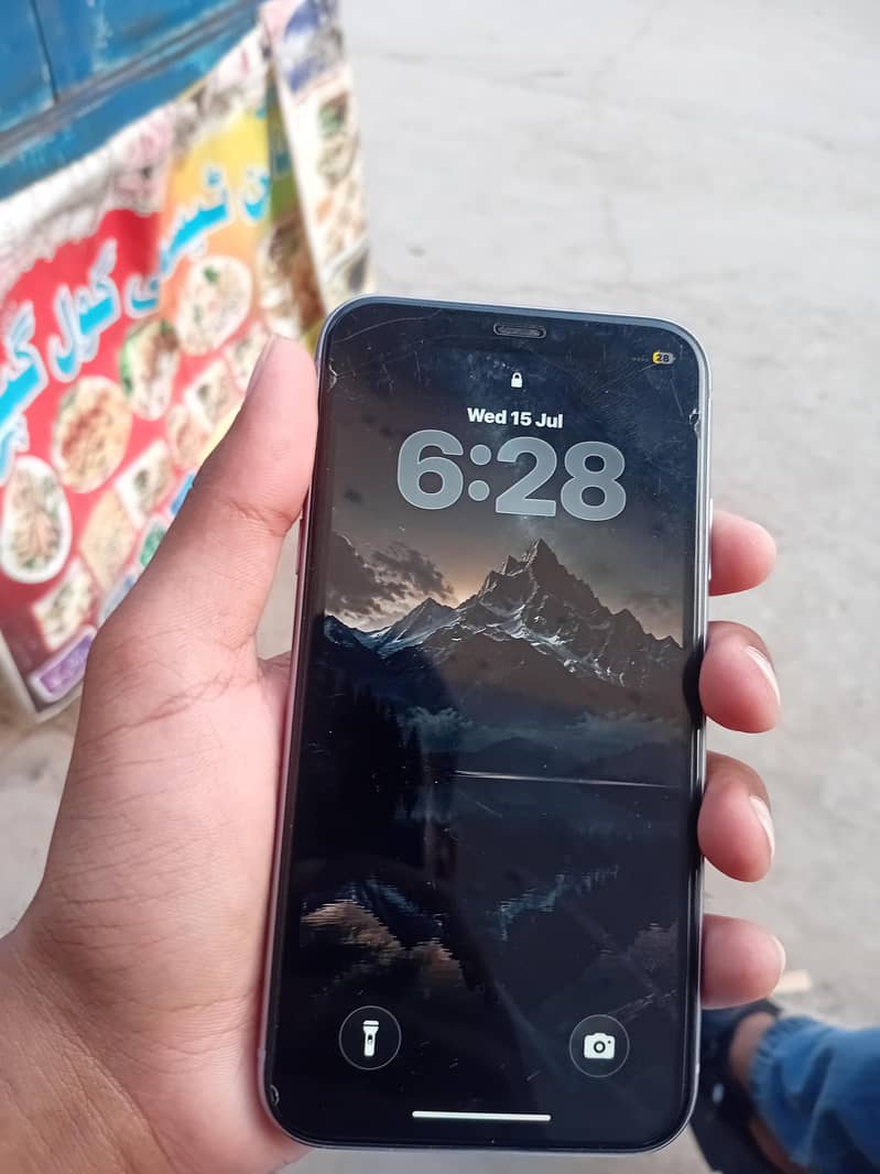 Apple iPhone 11 3