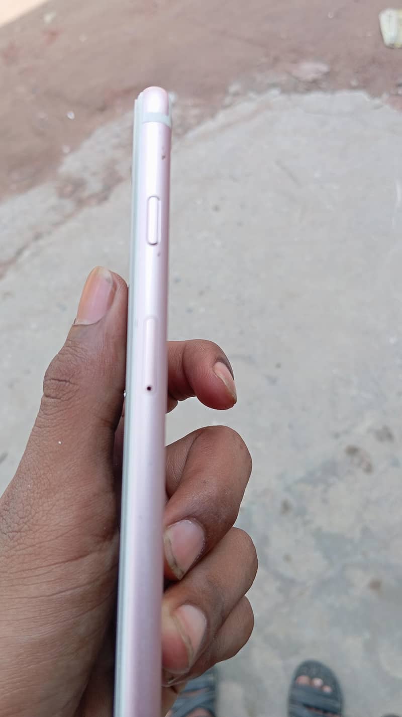 Apple iPhone 6S Plus 7