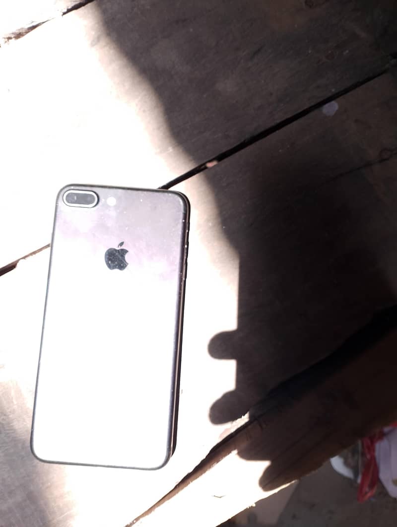 Apple iPhone 7 Plus 5