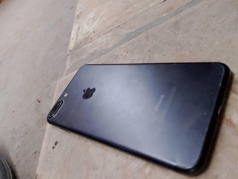 Apple iPhone 7 Plus 6