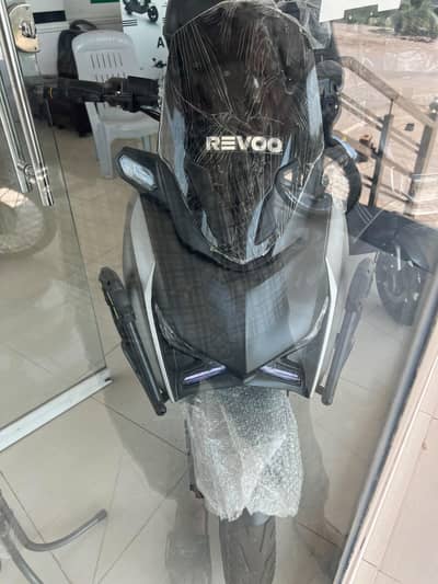 Revoo scooty  E 52 2026
