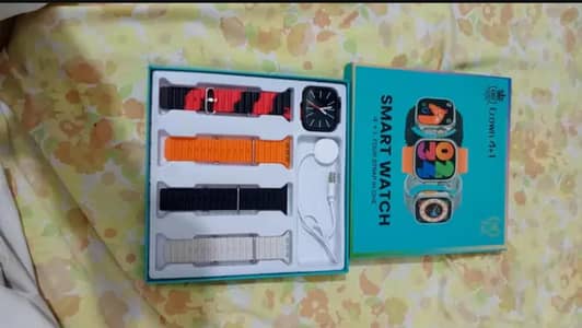 Crown 4+1 Smartwatch – 4 Premium Straps Combo