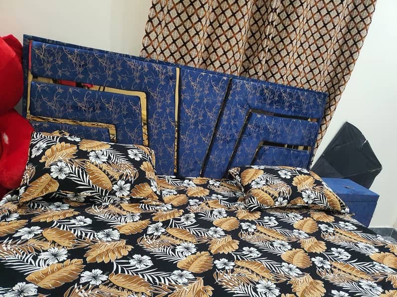 Bed end side tables 3