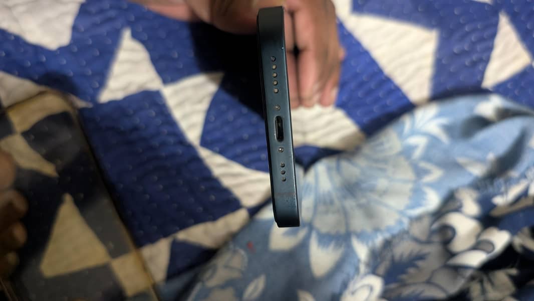 Apple iPhone 13 4
