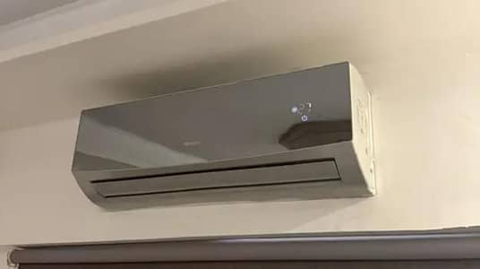 Gree 1 ton DC inverter heat and cool totally genuine No repier l