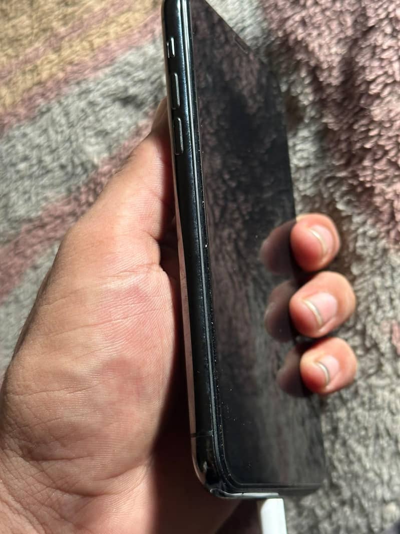 Apple iPhone 11 4