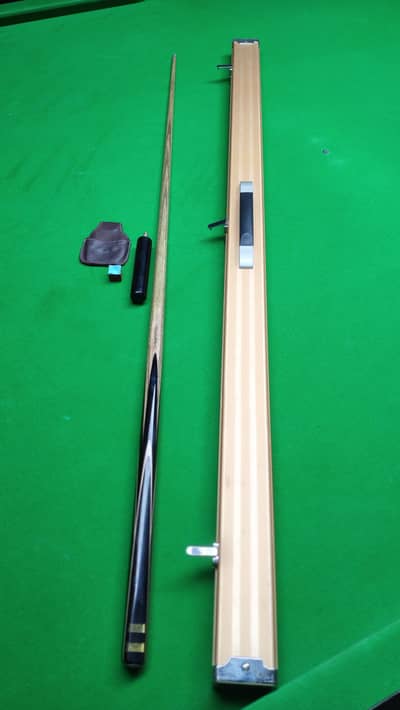 snooker que with case