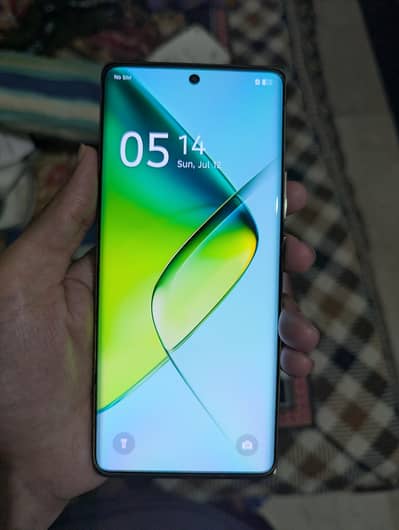 Infinix Note 40 Pro – 12GB RAM | 256GB | box + charger